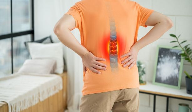 Denuncian el timo del spray "milagro" para las articulaciones