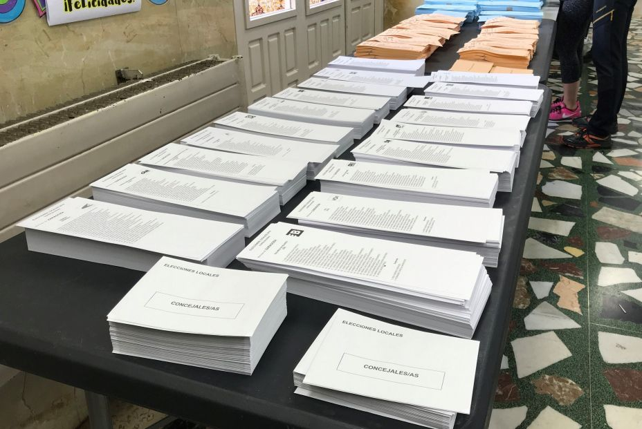 EuropaPress 2179144 mesa papeletas colegio electoral EuropaPress 2179144 mesa papeletas colegio electoral