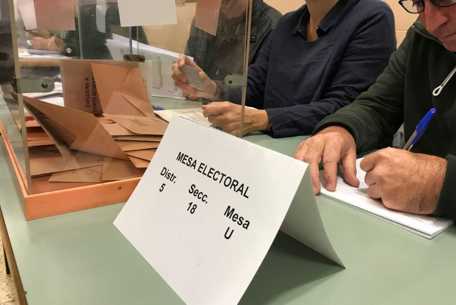 EuropaPress 2477967 mesa electoral EuropaPress 2477967 mesa electoral