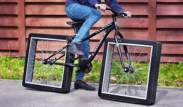 La bicicleta con "ruedas" cuadradas ya es realidad y funciona