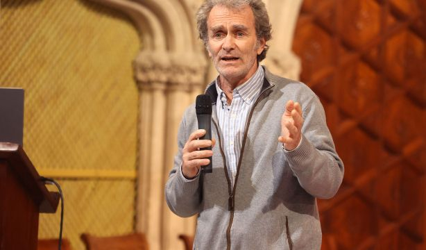 Fernando Simón cree que la obligatoriedad de la mascarilla se eliminará "pronto" en farmacias