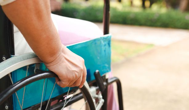 Aprobada la ley que facilita el acceso a productos y servicios a las personas con discapacidad. Foto: Bigstock