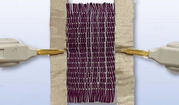 Crean un tejido inteligente que se activa tanto con calor como con electricidad