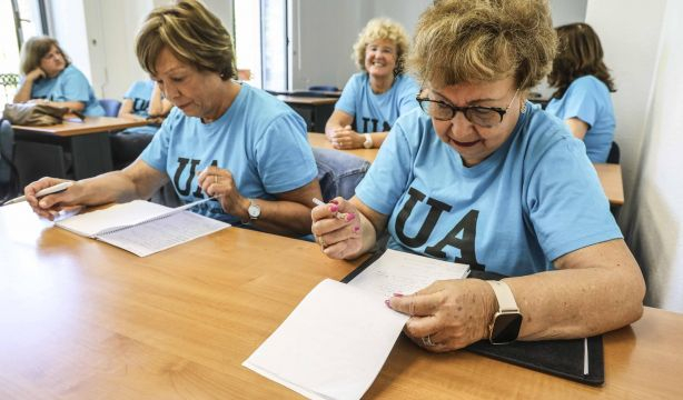 Diez universitarios seniors de Alicante viajarán de Erasmus a Islandia y Polonia 