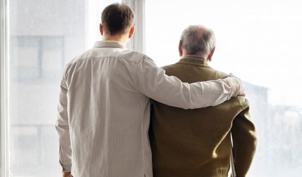 PSOE propone crear oficinas de atención presencial a mayores para evitar la brecha digital. Foto: Europa Press