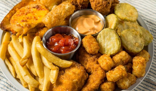 Por qué abusar de los alimentos fritos puede provocar depresión y ansiedad