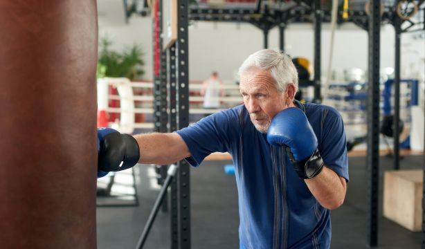 Un estudio descubre cómo el boxeo puede ayudar a las personas con párkinson