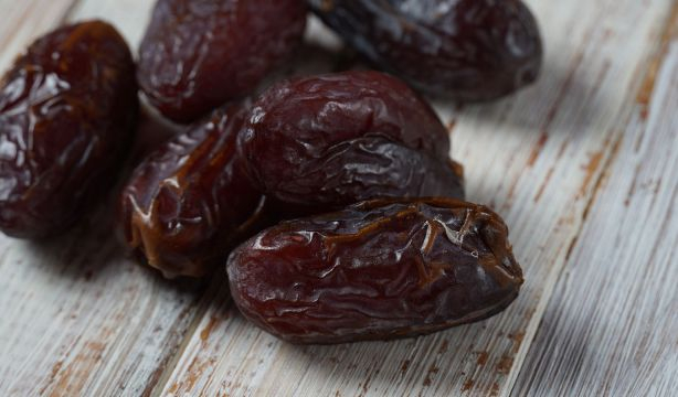 Los beneficios de las ciruelas pasas para las mujeres mayores de 50 años