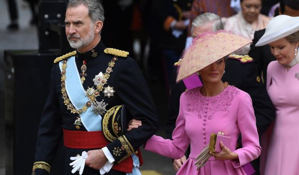 Cononación: Aciertos y errores de estilo de la Reina Letizia, Camila... Cononación: Aciertos y errores de estilo de la Reina Letizia, Camila...