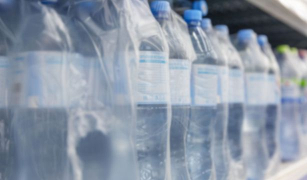 Beber agua embotellada se complica: su precio se dispara en plena sequía