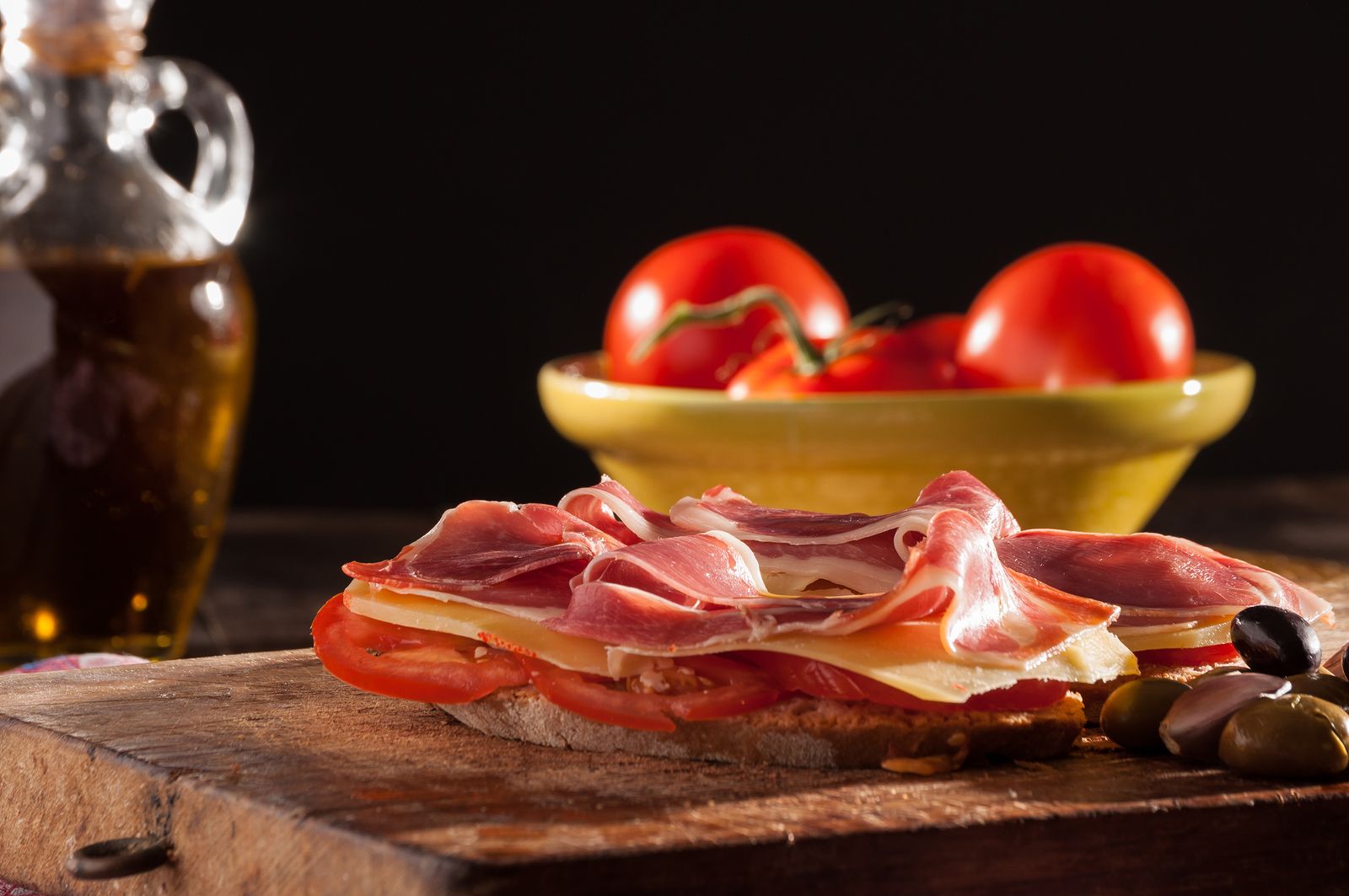 ¿Cómo se prepara el auténtico pa amb oli de Mallorca  (big stock)