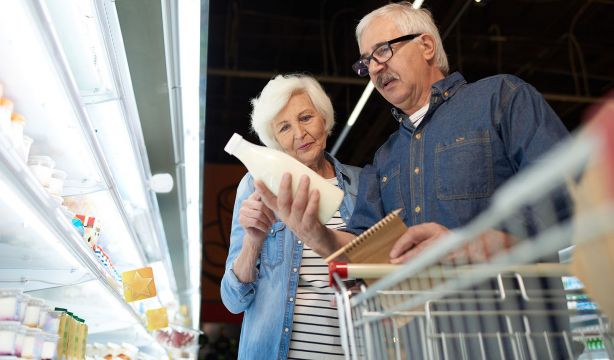 Qué esconden las etiquetas de los alimentos: las trampas de la industria que perjudican a los sénior