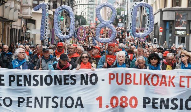 EuropaPress 5064848 cientos personas protestan manifestacion reclamar pension minima 1080 euros (1)
