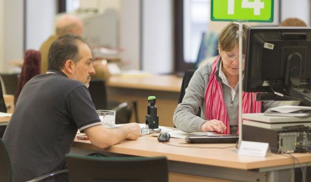 Conseguir cita previa en la Seguridad Social: ni un robot lo logra