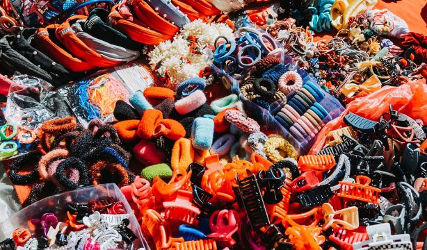 El complemento de pelo que puede ser mortal si se usa al conducir