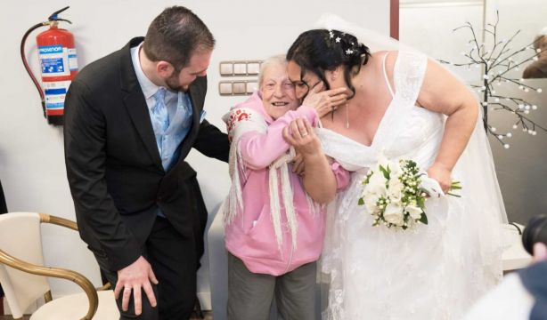 Boda en la residencia para devolver la ilusión a los mayores: "Han sido unos días mágicos"