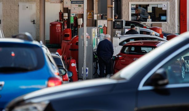 Gasolina y diésel siguen cayendo y ya son más baratos que antes de la guerra de Ucrania