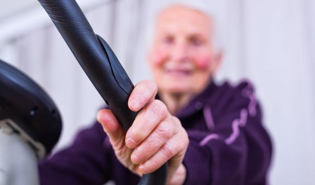 Sólo 10 minutos de ejercicio al día ayudan a destruir células cancerosas