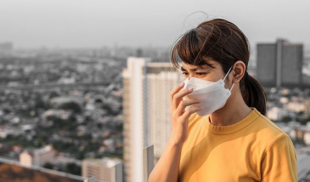 La contaminación, nuevo factor de riesgo para sufrir un covid grave