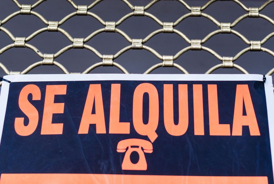 bigstock Signbord se AlquilaSpanish 428447282 bigstock Signbord se AlquilaSpanish 428447282