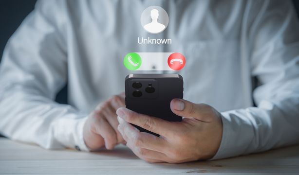 Alerta de la OCU: denuncia a empresas de información telefónica 118 por fraude a los clientes. Foto: Bigstock