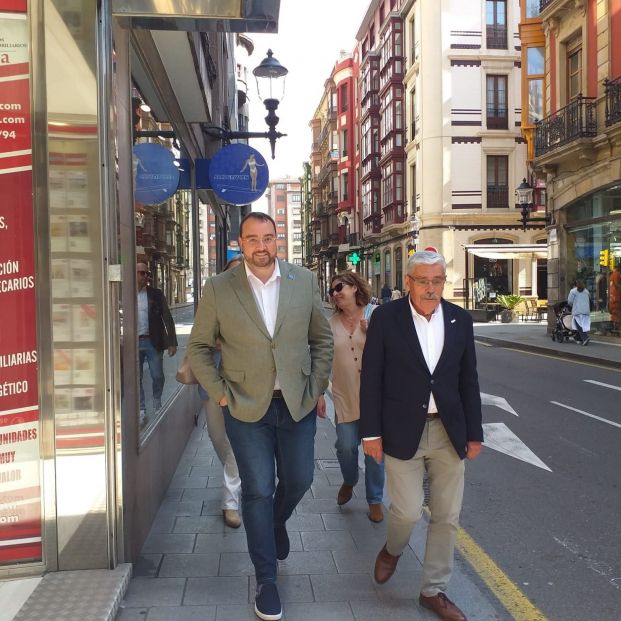 EuropaPress 5224172 presidente principado asturias candidato reeleccion adrian barbon junto EuropaPress 5224172 presidente principado asturias candidato reeleccion adrian barbon junto