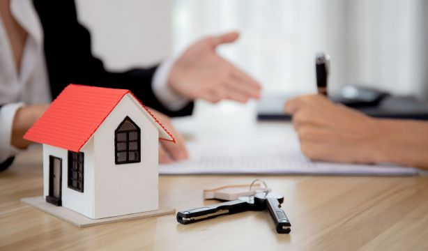 Santa Eulalía del Río, el municipio más caro para comprar vivienda, y Villarobledo, el más barato