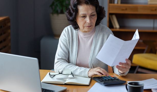 Reforma de las pensiones: las mujeres salen ganando con el nuevo sistema de 'lagunas' de cotización