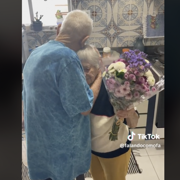 El vídeo más tierno del día: un anciano de 96 años sorprende a su esposa El vídeo más tierno del día: un anciano de 96 años sorprende a su esposa