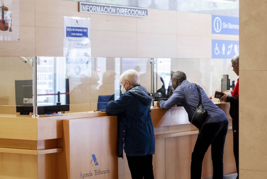 Renta 2022: así funciona el servicio especial que ayuda a los mayores de Madrid con la declaración. Foto: Europa Press Renta 2022: así funciona el servicio especial que ayuda a los mayores de Madrid con la declaración. Foto: Europa Press