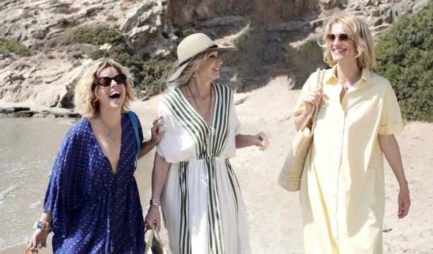 Llega al cine 'Las Cícladas', la aventura de dos amigas en busca de un ayer que ya no es el que era