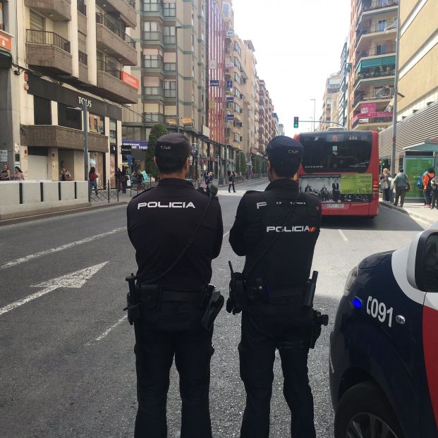 La Audiencia Nacional da la razón a un policía al que jubilaron por haber tenido cáncer La Audiencia Nacional da la razón a un policía al que jubilaron por haber tenido cáncer