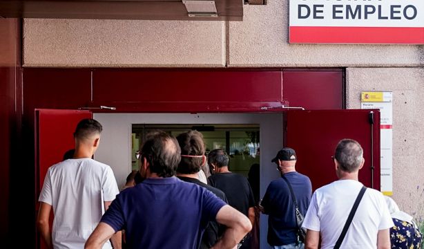 Edadismo laboral: los sénior firman casi la mitad menos de contratos que los jóvenes