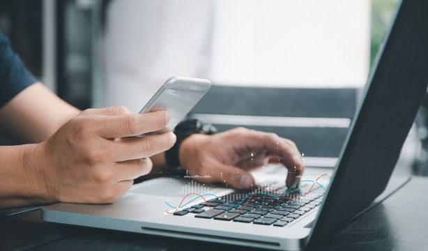 La OCU denuncia que los bancos abusan de la petición de información personal a sus clientes