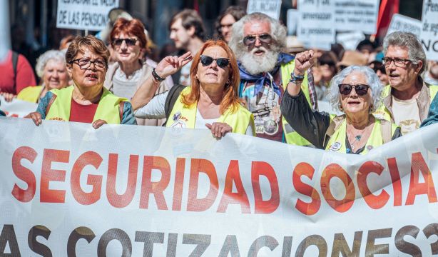Gran brecha de género en pensiones: las nuevas jubiladas cobran el 18% menos pese al 'plus Escrivá'