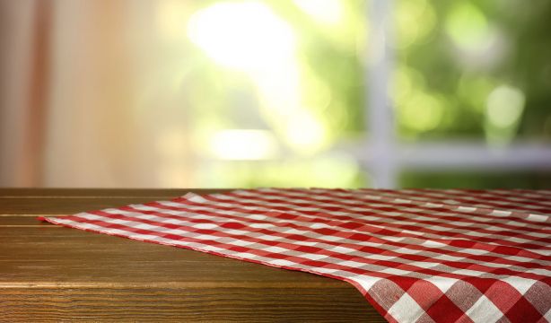 ¿Cuál es la multa por sacudir el mantel por la ventana? ¿Y por escupir en la calle?