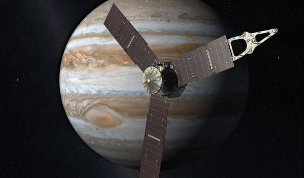 Mensaje en una botella hacia el espacio: un poema viajará a Júpiter y buscan nombres