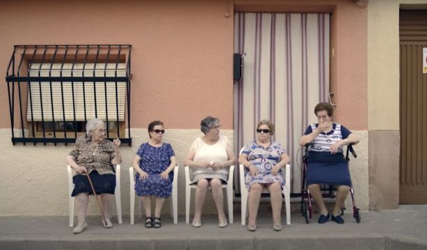 'Un verano para reconectar', la campaña de Amigos de los Mayores contra la soledad