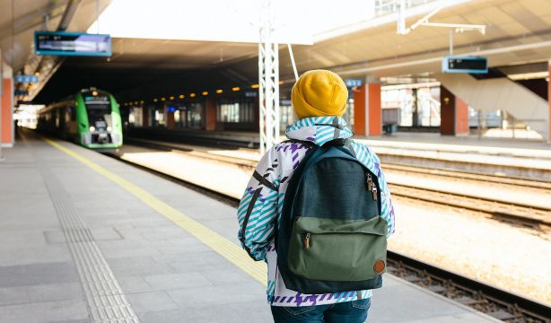 La Guardia Civil alerta a los que viajan con mochila en el transporte público