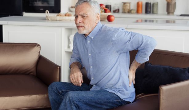 Las fracturas vertebrales pueden causar dolor e incapacidad