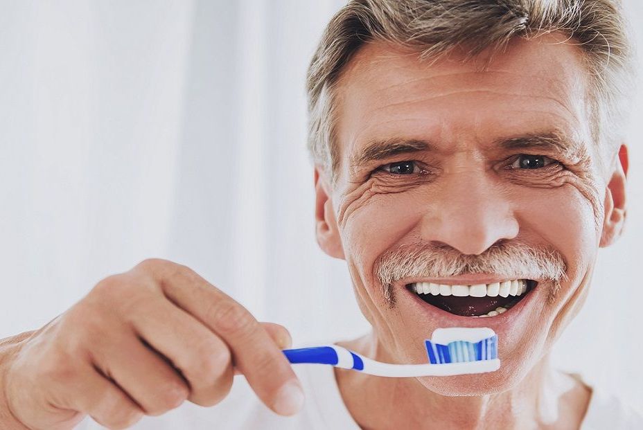 La higiene es vital en la salud bucodental de las personas mayores La higiene es vital en la salud bucodental de las personas mayores