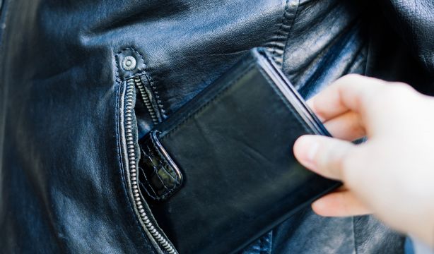 Cómo funciona el 'hurto amoroso', la técnica de robo más amable