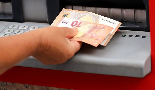 Pago de las pensiones y de la extra de junio de 2023: ¿cuál es la fecha de cobro en cada banco?. Foto: EuropaPress