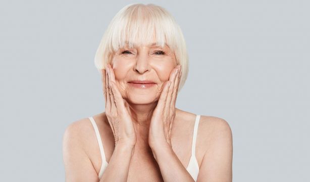 Aprende a cuidar tu piel correctamente después de los 65 años