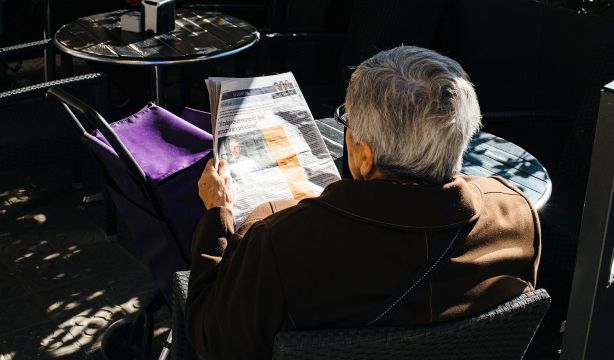 La política nacional y la guerra en Ucrania, los temas que más esquivan los españoles al informarse