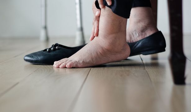 La odisea de encontrar calzado adecuado para los mayores