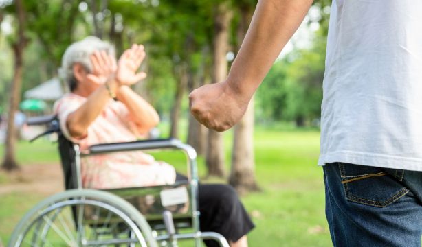 La residencia de los horrores: agredían y maltrataban a los mayores de forma sistemática