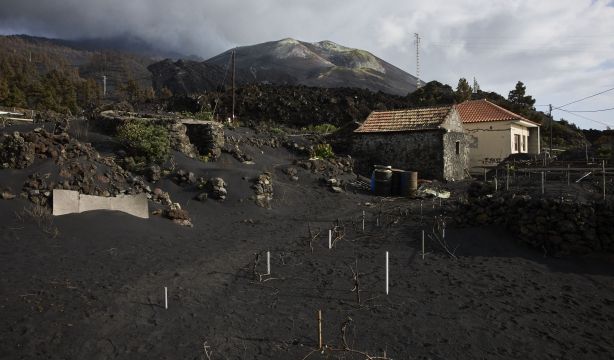 Un estudio confirma que las cenizas del volcán Cumbre Vieja se pueden usar para regenerar playas