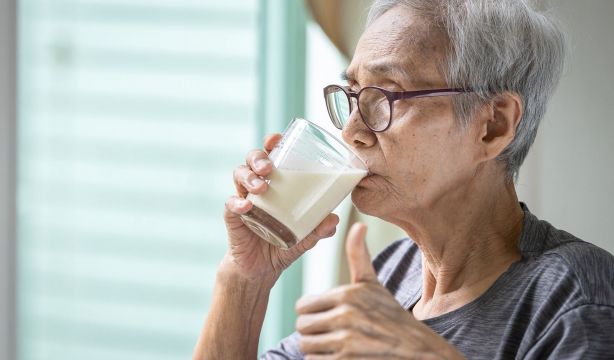 ¿Cuánto dura la leche en la nevera una vez abierta?