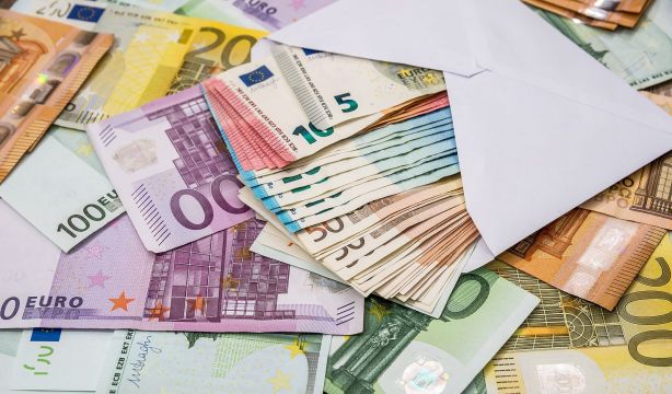 Subvenciones y sobres blancos